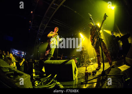 Mailand Italien. 22. November 2015. Die isländische zweiteilige Alternative Band FUFANU führt live auf der Bühne Fabrique Eröffnungsshow von John Grant Credit: Rodolfo weitertransferiert/Alamy Live News Stockfoto