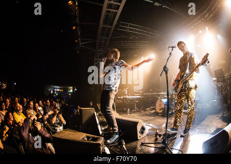 Mailand Italien. 22. November 2015. Die isländische zweiteilige Alternative Band FUFANU führt live auf der Bühne Fabrique Eröffnungsshow von John Grant Credit: Rodolfo weitertransferiert/Alamy Live News Stockfoto