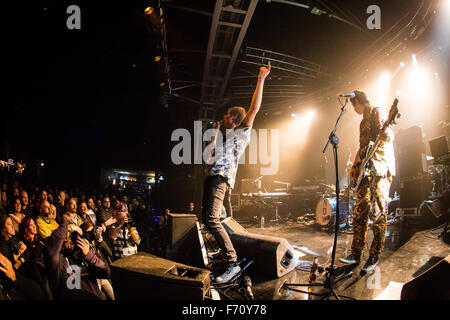 Mailand Italien. 22. November 2015. Die isländische zweiteilige Alternative Band FUFANU führt live auf der Bühne Fabrique Eröffnungsshow von John Grant Credit: Rodolfo weitertransferiert/Alamy Live News Stockfoto