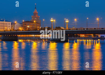 Lettische Akademie der Wissenschaften in der Nacht, Riga Stockfoto