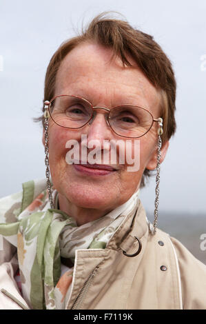 Porträt von ältere Frau am Meer, Stockfoto