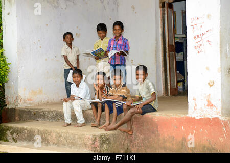 Kinder in der Schule, Visakhapatnam, Andhra Pradesh, Indien, Asien Stockfoto