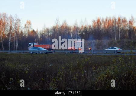 Straße auftauchen Crew, Finnland Stockfoto