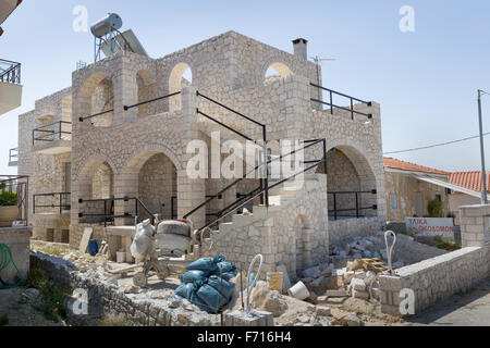 Neubau Haus im Dorf Lefkakia, Griechenland Stockfoto