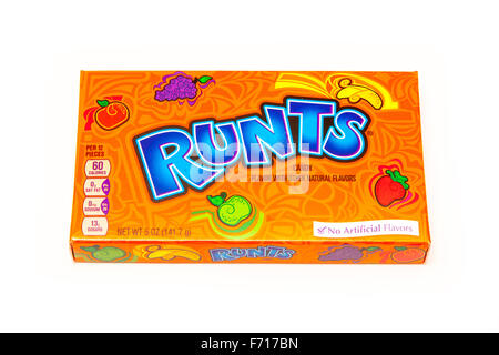 Paket von Runts (oder Obst Runts) Kernobst begünstigt Süßigkeiten isoliert auf einem weißen Studio-Hintergrund. Stockfoto