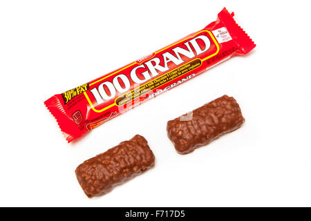 American candy 100 Grand Bar, ein Schokoriegel von Nestlé gemacht. Isoliert auf einem weißen Studio-Hintergrund. Stockfoto