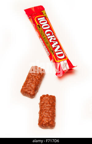 American candy 100 Grand Bar, ein Schokoriegel von Nestlé gemacht. Isoliert auf einem weißen Studio-Hintergrund. Stockfoto