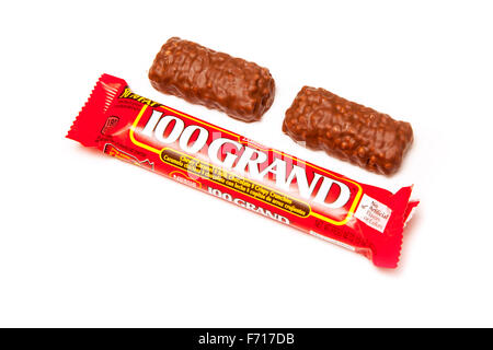 American candy 100 Grand Bar, ein Schokoriegel von Nestlé gemacht. Isoliert auf einem weißen Studio-Hintergrund. Stockfoto