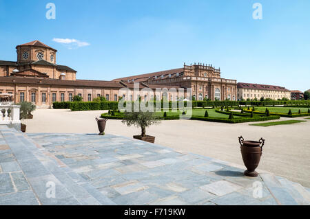 Italien, Venaria, Königspalast, Blick auf die St Umbert Chapel und die Juvarriane Ställe Stockfoto