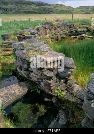 Die Überreste des Loch Na Berie Eisenzeit Broch, in der Nähe von Cnip auf der Westküste von Lewis. Äußeren Hebriden, Schottland, Vereinigtes Königreich Stockfoto