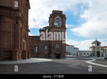 Italien, Venaria, Königspalast, dem Haupteingang unter dem Uhrenturm Stockfoto