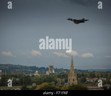 Vulcan-Bomber fliegen über den Ribble Valley. Stockfoto