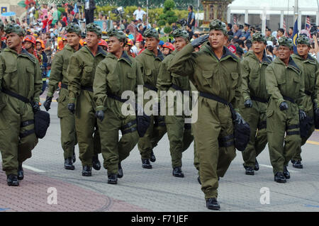 15. Oktober 2014 - Malaysia - Bildung von Soldaten marschieren auf der Parade 16 September - Hari Merdeka (Unabhängigkeitstag) Kuala Lumpur, Malaysia (Credit-Bild: © Andrey Nekrassow/ZUMA Wire/ZUMAPRESS.com) Stockfoto
