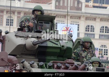 15. Oktober 2014 - Malaysia - Spalte der gepanzerte Militärfahrzeuge Parade 16 September - Hari Merdeka (Unabhängigkeitstag) Kuala Lumpur, Malaysia (Credit-Bild: © Andrey Nekrassow/ZUMA Wire/ZUMAPRESS.com) Stockfoto