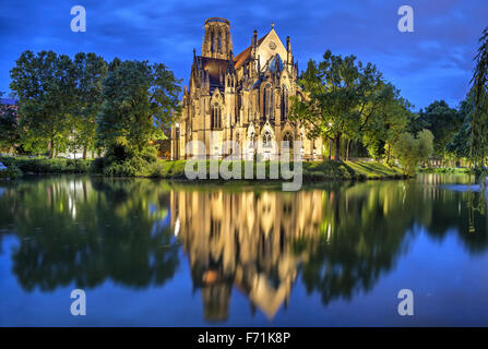 St. Johannes Kirche am Abend in Stuttgart, Deutschland Stockfoto