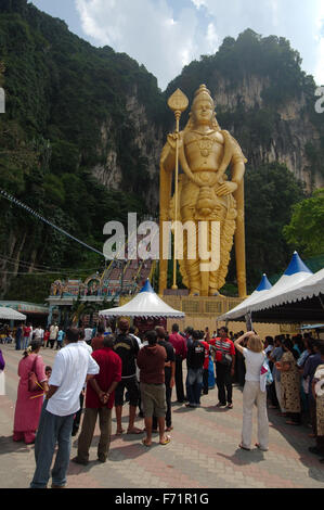 Statue des Gottes Murgan, Batu Caves-Kalkstein-Höhlen und Tempel, Kuala Lumpur, Malaysia, Südostasien, Asien Stockfoto