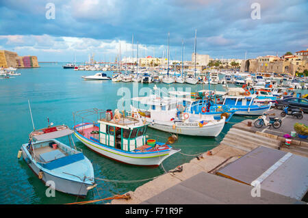 Marina und Angeln Boot Hafen von Heraklion, Kreta, Griechenland Stockfoto