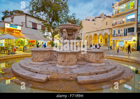 Morosini Brunnen, Löwen Square, Eleftheriou Venizelou, Heraklion, Kreta, Griechenland Stockfoto