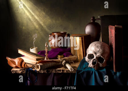 Die Reise - Vanitas-Stillleben-Zusammensetzung Stockfoto