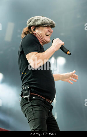 Brian Johnson von AC/DC ausführen im Hampden Park National Stadium am 28. Juni 2015 in Glasgow, Vereinigtes Königreich Stockfoto