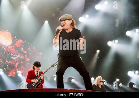 Brian Johnson von AC/DC ausführen im Hampden Park National Stadium am 28. Juni 2015 in Glasgow, Vereinigtes Königreich Stockfoto