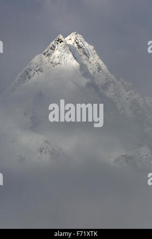 Gipfel des Mt. Großglockner mit Wolken, Nationalpark Hohe Tauern, Kärnten, Austria, Europe Stockfoto