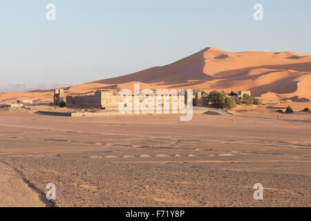 Kasbah Yasmina Hotel in Merzouga, in der Nähe von Erg Chebbi, Sahara, Marokko Stockfoto