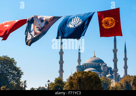 Die Flagge von Atatürk vor der blauen Moschee in Istanbul Stockfoto