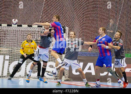 Kiew, UKRAINE - 18. Oktober 2014: Europäische Handball-Champions-League-Spiel zwischen Motor (Ukraine) und Aalborg (Dänemark) Stockfoto