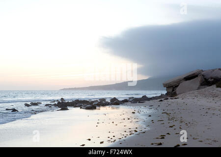 Bunker am Playa de Los Lances in Tarifa, Andalusien, Spanien Stockfoto