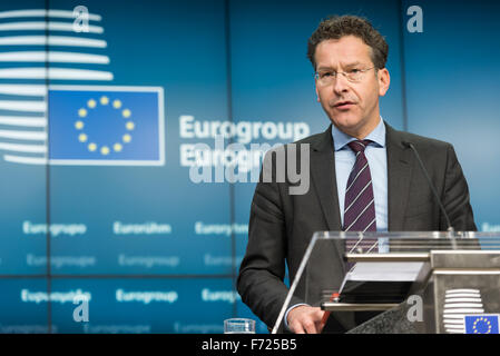 Brüssel, Belgien. 23. November 2015. Präsident der Eurogruppe niederländische Finanzminister Jeroen Dijsselbloem geben eine Presse treffen vor der Haushaltsplanung für das Jahr 2016. Sie sagen, dass wir auch weiterhin aufmerksam die Mitgliedstaaten des Euroraums steuerlichen und wirtschaftlichen Maßnahmen, sowie die Haushaltslage der Euro-Zone als Ganzes. Bildnachweis: Jonathan Raa/Pacific Press/Alamy Live-Nachrichten Stockfoto