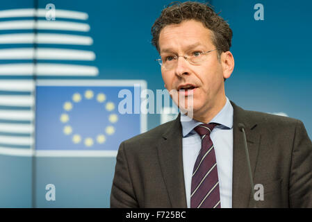 Brüssel, Belgien. 23. November 2015. Präsident der Eurogruppe niederländische Finanzminister Jeroen Dijsselbloem geben eine Presse treffen vor der Haushaltsplanung für das Jahr 2016. Sie sagen, dass wir auch weiterhin aufmerksam die Mitgliedstaaten des Euroraums steuerlichen und wirtschaftlichen Maßnahmen, sowie die Haushaltslage der Euro-Zone als Ganzes. Bildnachweis: Jonathan Raa/Pacific Press/Alamy Live-Nachrichten Stockfoto