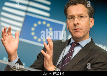 Brüssel, Belgien. 23. November 2015. Präsident der Eurogruppe niederländische Finanzminister Jeroen Dijsselbloem geben eine Presse treffen vor der Haushaltsplanung für das Jahr 2016. Sie sagen, dass wir auch weiterhin aufmerksam die Mitgliedstaaten des Euroraums steuerlichen und wirtschaftlichen Maßnahmen, sowie die Haushaltslage der Euro-Zone als Ganzes. Bildnachweis: Jonathan Raa/Pacific Press/Alamy Live-Nachrichten Stockfoto