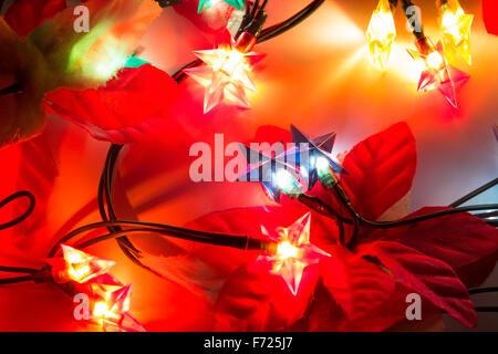 Girlande in Form eines Sterne Weihnachtsbeleuchtung. Stockfoto
