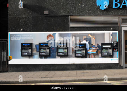 London, UK, 23. November 2015, Barclays-Geldautomaten in der Charing Cross Road im West End. Stockfoto