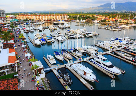 Sonnenuntergang in der Marina in Puerto Vallarta, Mexiko Stockfoto