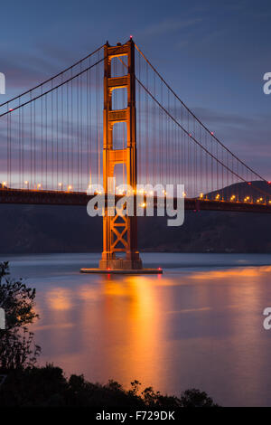 Golden-Gate-Bridge in der Dämmerung, San Francisco, Kalifornien Stockfoto