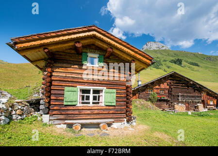 Swiss Chalet In den Bergen der Alpen In der Schweiz Stockfoto