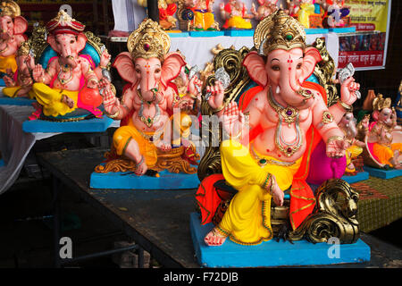 Ganesh Idole gehalten für Verkauf, Pune, Maharashtra, Indien, Asien Stockfoto