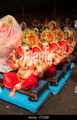 Ganesh Idole gehalten für Verkauf, Pune, Maharashtra, Indien, Asien Stockfoto