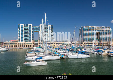 Die Herzliya Marina Residenzen und das Ritz Carlton Hotel in Herzliya, Israel, Naher Osten. Stockfoto