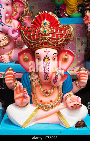 Ganesh Idole gehalten für Verkauf, Pune, Maharashtra, Indien, Asien Stockfoto