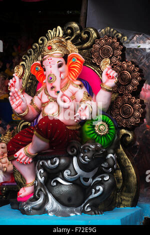 Ganesh Idole gehalten für Verkauf, Pune, Maharashtra, Indien, Asien Stockfoto