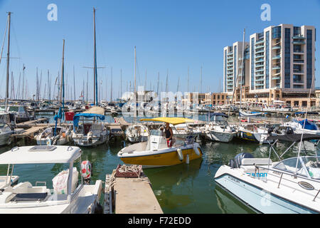 Die Herzliya Marina Residenzen und das Ritz Carlton Hotel in Herzliya, Israel, Naher Osten. Stockfoto