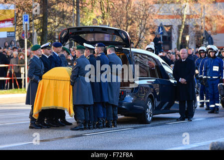 Hamburg, Deutschland. 23. November 2015. 23. November 2015. Staatlichen Begräbnis westdeutschen Altbundeskanzler Helmut Schmidt in Hamburg, Deutschland/Abbildung Allianz Credit: Dpa/Alamy Live-Nachrichten Stockfoto