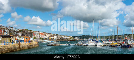 Blick über das Meer und die Marina von Falmouth, Cornwall, England, UK Stockfoto