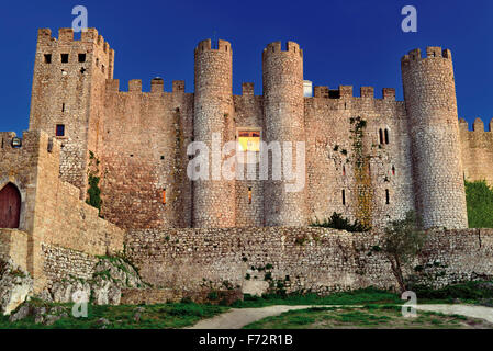 Portugal: Mittelalterliche Burg und Pousada des historischen Dorfes Óbidos Stockfoto
