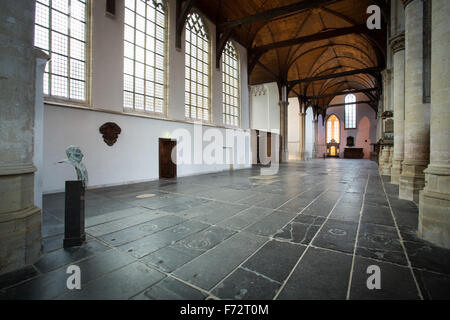 Zeigen Sie auf dem Grabstein Boden von der alten Kirche/Oude Kerk in Amsterdam, Niederlande an. Stockfoto