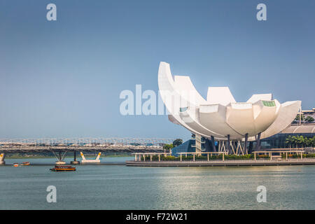 MARINA BAY SANDS, Singapur 5. November 2015: Schöner Tag an der Marina Bay Waterfront, Singapur am 5. November 2015 Stockfoto