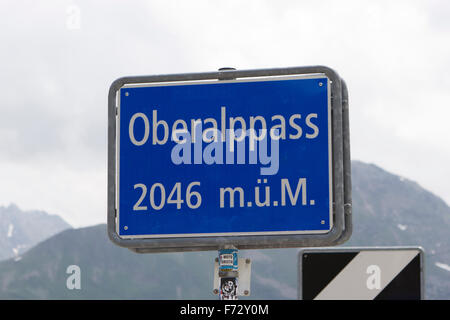 Berg Kennzeichen in Alpen auf der Oberalp-pass Stockfoto